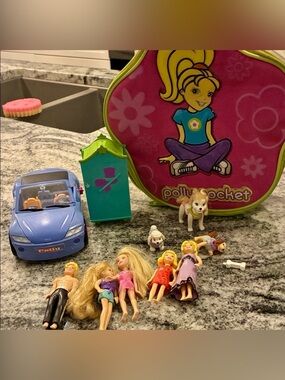 POLLY POCKET LOT - DOLLS, CLOTHES, CONVERTIBLE, PUPPY, A MAGIC TRICK & CASE